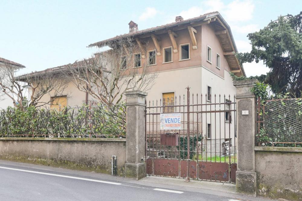 villa indipendente in vendita a Malnate