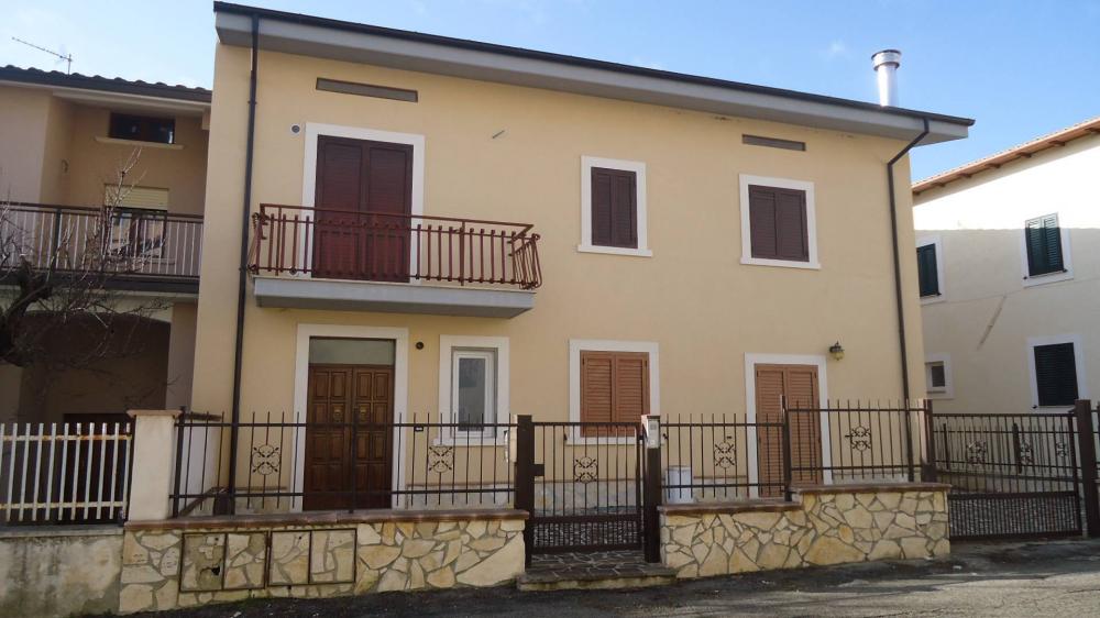 Casa plurilocale in vendita a Prata d'Ansidonia - Casa plurilocale in vendita a Prata d'Ansidonia