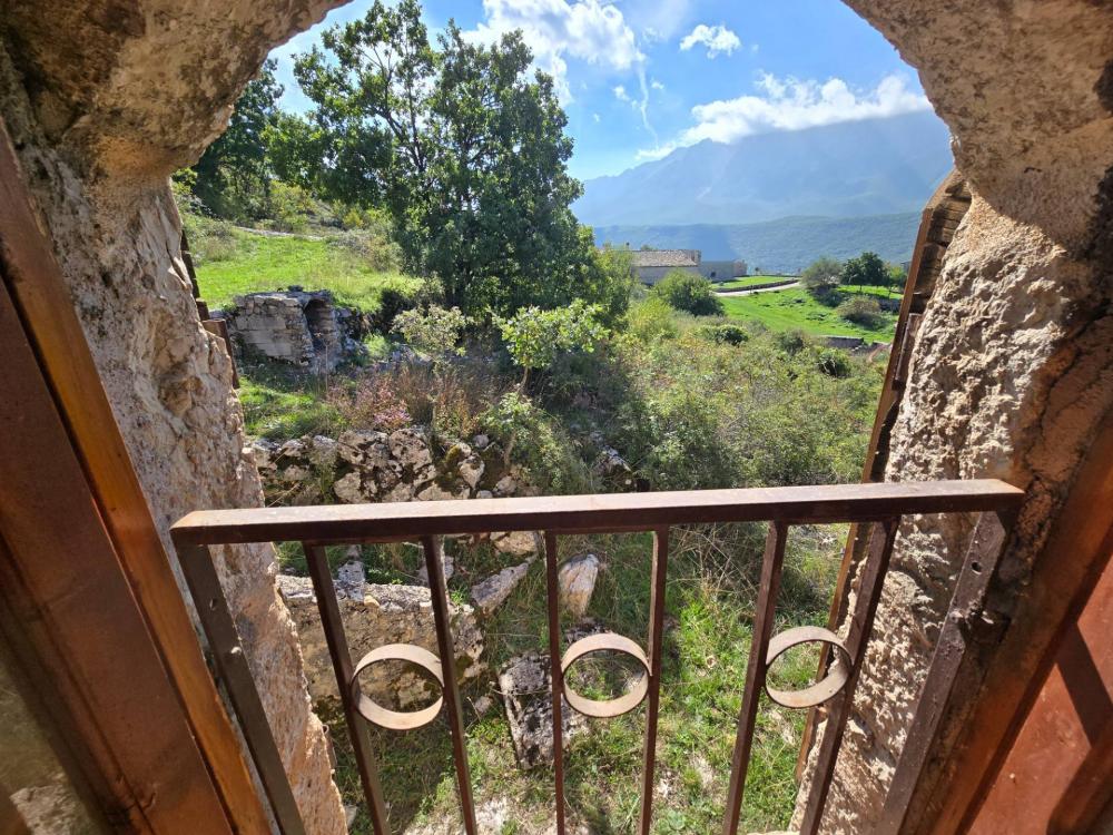 Rustico / casale bilocale in vendita a Tione degli Abruzzi - Rustico / casale bilocale in vendita a Tione degli Abruzzi