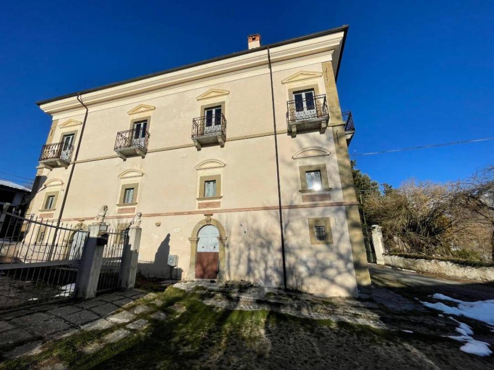 Villa plurilocale in vendita a L'Aquila - Villa plurilocale in vendita a L'Aquila