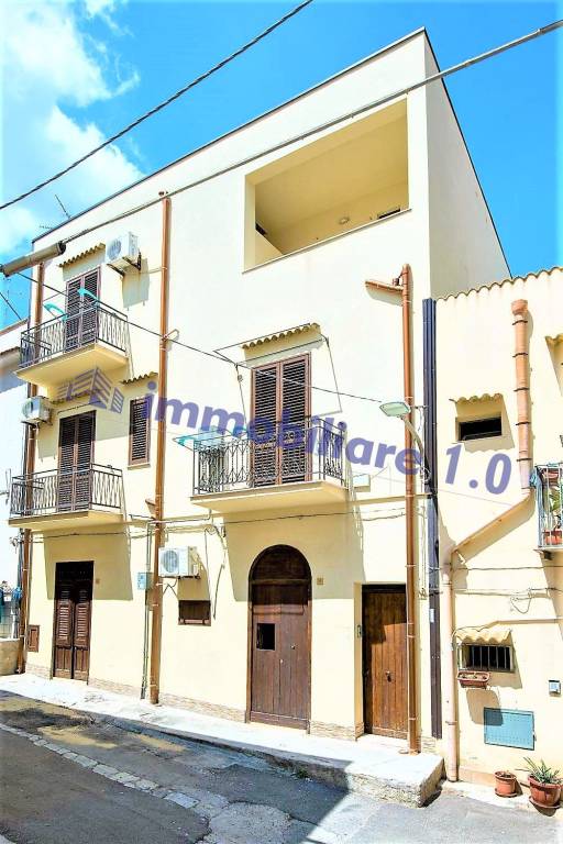 5c6cf6386ac926185521f25fc34efbdb - Casa plurilocale in vendita a Castellammare del Golfo