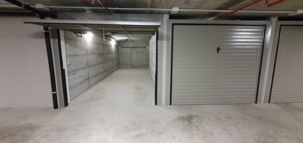 03ffa84135de5bef42a4e6f6da5e2f43 - Garage in vendita a Trezzo sull'Adda