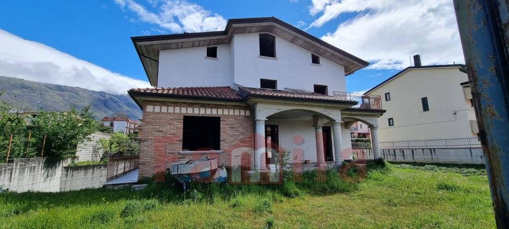 Casa plurilocale in vendita a Sirignano - Casa plurilocale in vendita a Sirignano