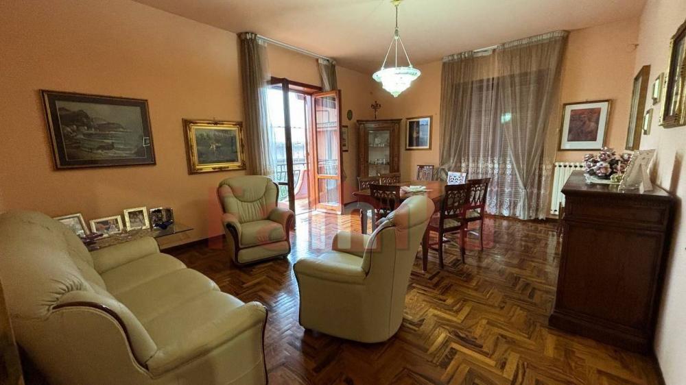 Villa indipendente plurilocale in vendita a Mugnano del Cardinale - Villa indipendente plurilocale in vendita a Mugnano del Cardinale