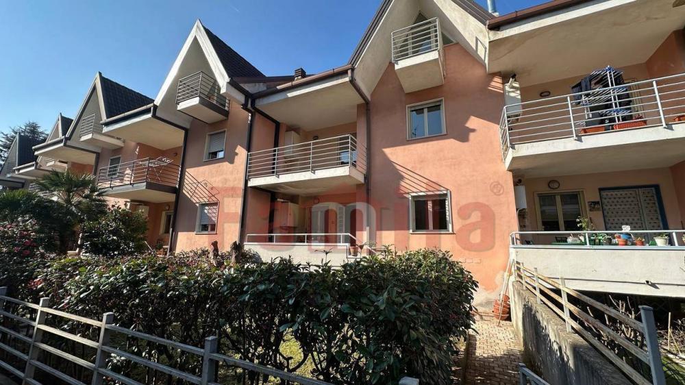 Villaschiera quadrilocale in vendita a Sirignano - Villaschiera quadrilocale in vendita a Sirignano