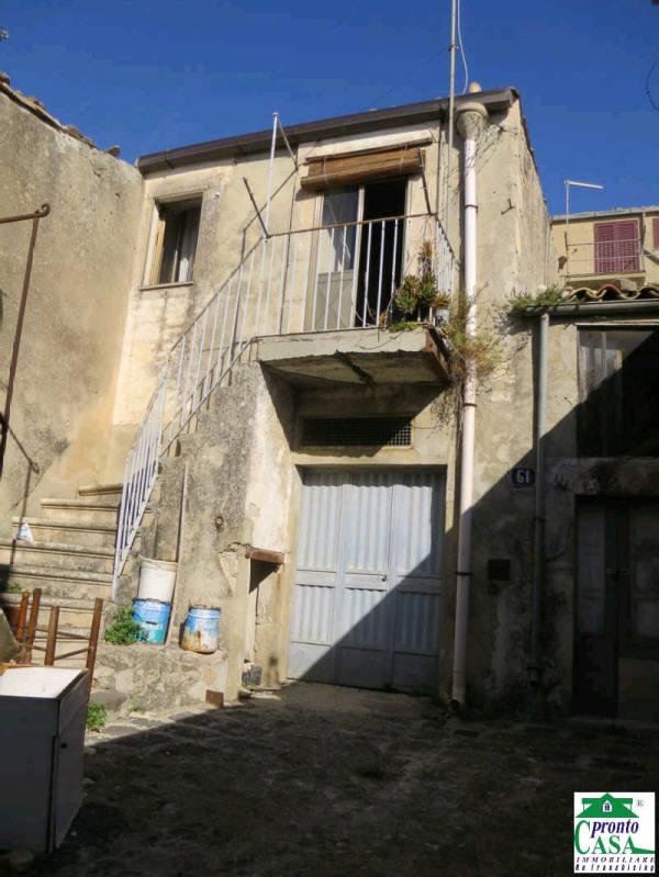 Casa quadrilocale in vendita a monterosso-almo - Casa quadrilocale in vendita a monterosso-almo
