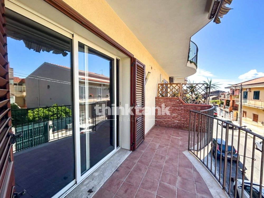 Appartamento quadrilocale in vendita a Aci Castello - Appartamento quadrilocale in vendita a Aci Castello