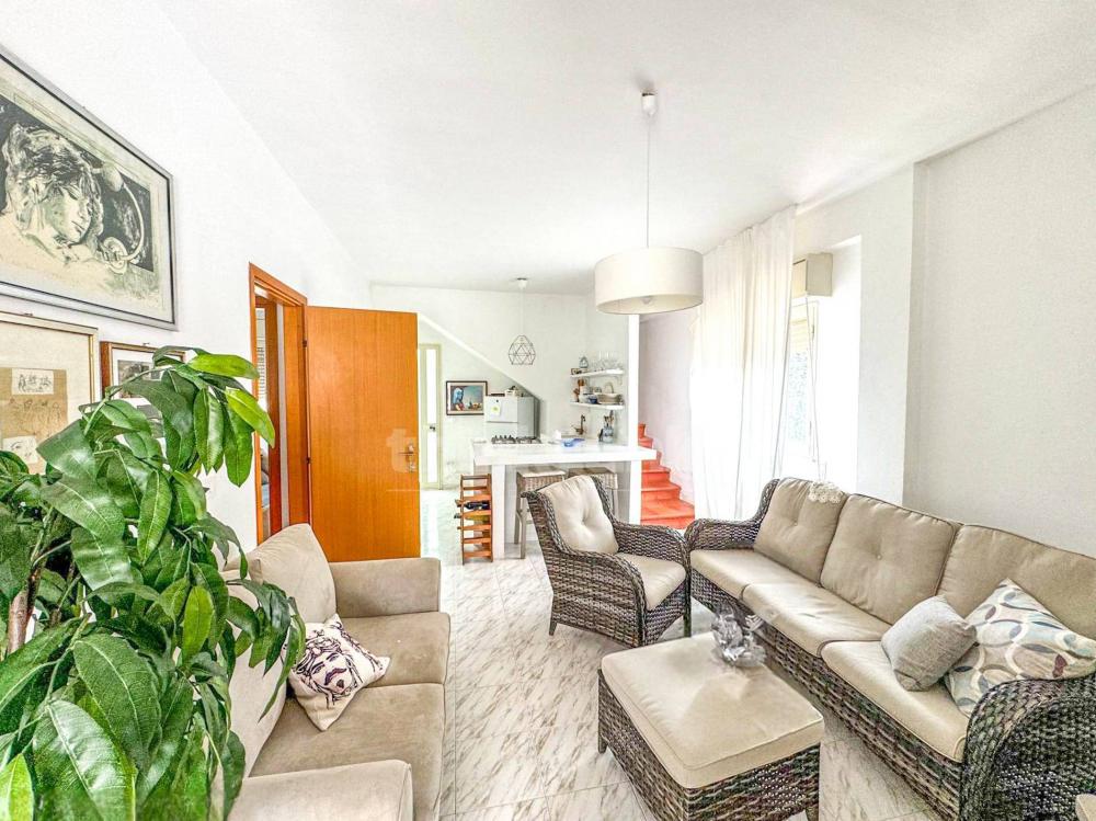Villa indipendente plurilocale in vendita a Siracusa - Villa indipendente plurilocale in vendita a Siracusa