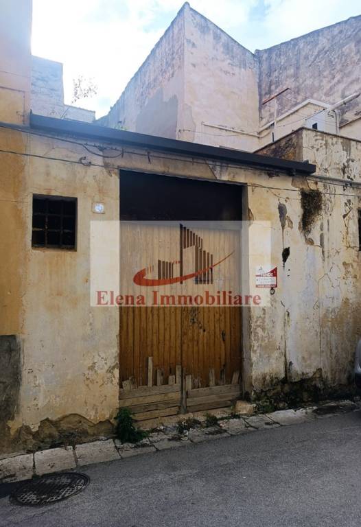 cadc6725fe26c0b0eed2079f03ca2e21 - Garage in vendita a Alcamo