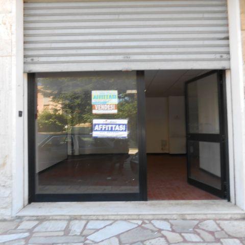 Spazio commerciale trilocale in vendita a Ancona - Spazio commerciale trilocale in vendita a Ancona
