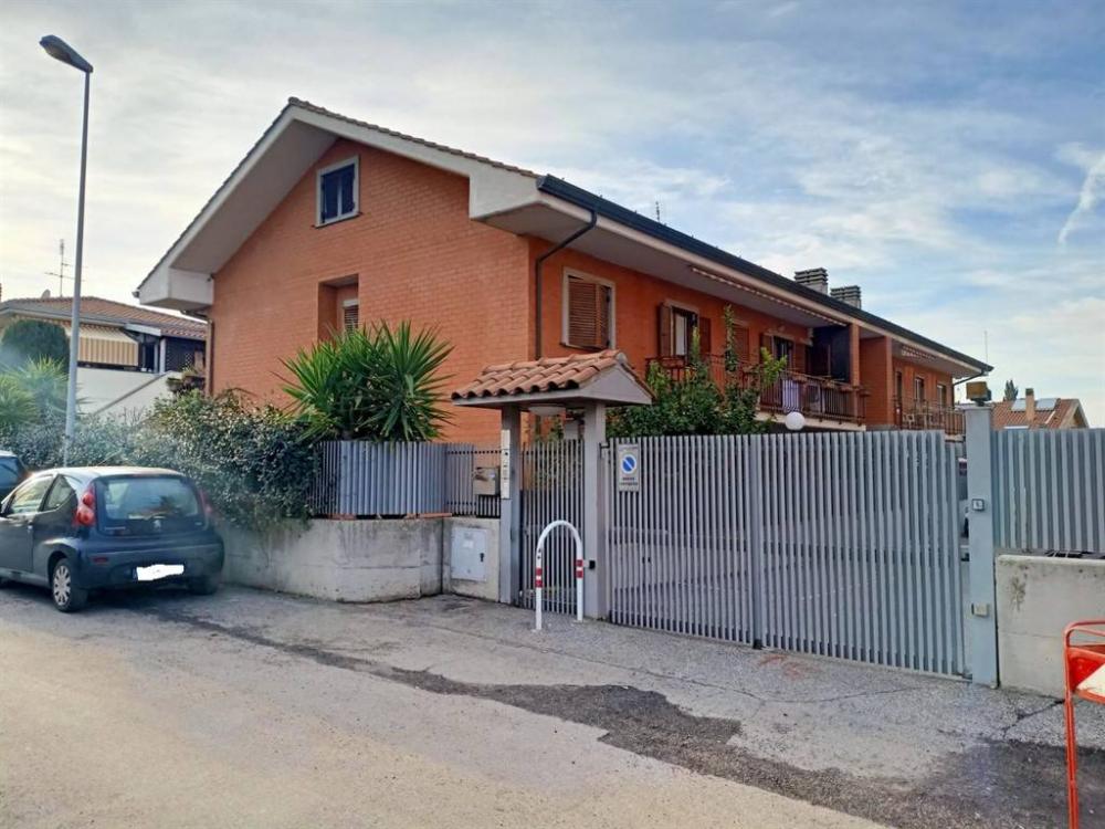 Appartamento quadrilocale in vendita a Ciampino - Appartamento quadrilocale in vendita a Ciampino