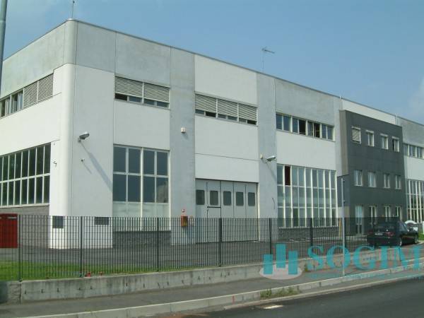 capannone industriale in vendita a Cassano Magnago