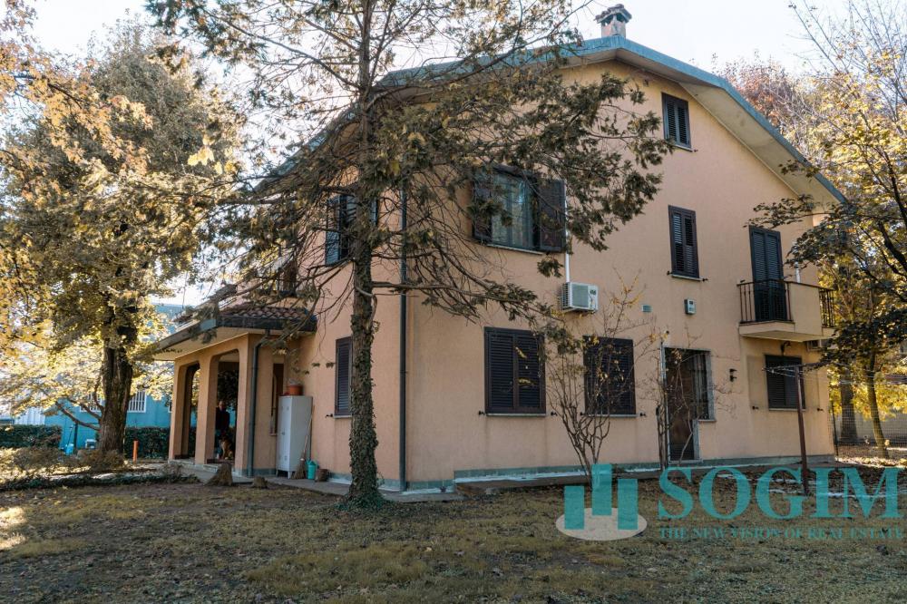 Villa indipendente plurilocale in vendita a Pessano con Bornago - Villa indipendente plurilocale in vendita a Pessano con Bornago