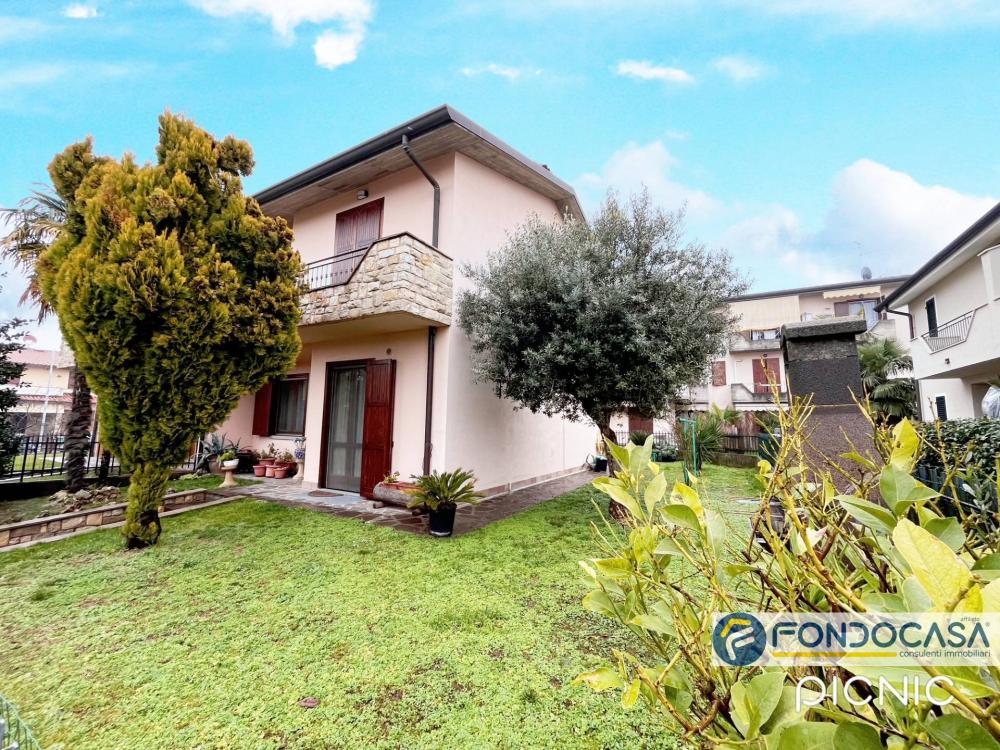 Villaschiera plurilocale in vendita a Capriolo - Villaschiera plurilocale in vendita a Capriolo