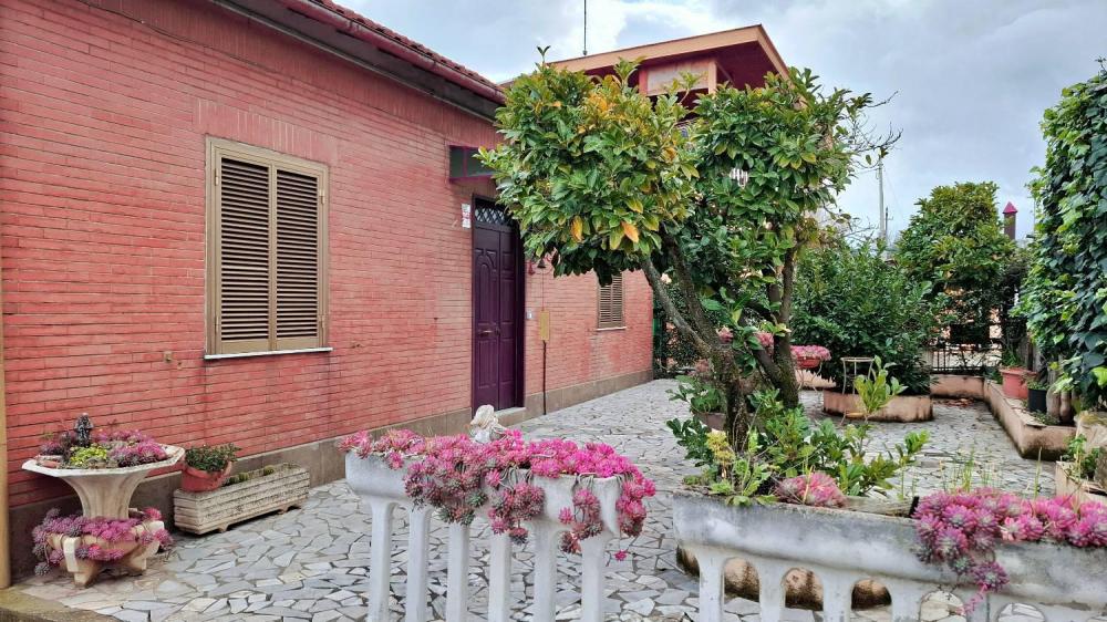 Villa indipendente quadrilocale in vendita a roma - Villa indipendente quadrilocale in vendita a roma