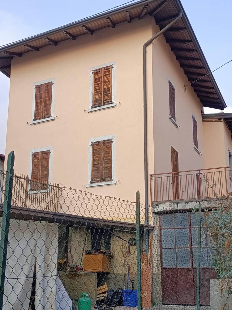Casa plurilocale in vendita a castione della presolana - Casa plurilocale in vendita a castione della presolana