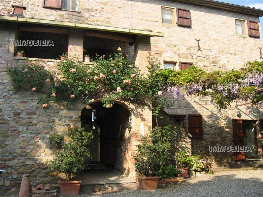 Casa colonica plurilocale in vendita a Monterchi - Casa colonica plurilocale in vendita a Monterchi