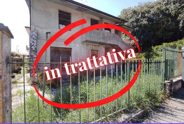 Villa plurilocale in vendita a Costa Volpino - Villa plurilocale in vendita a Costa Volpino