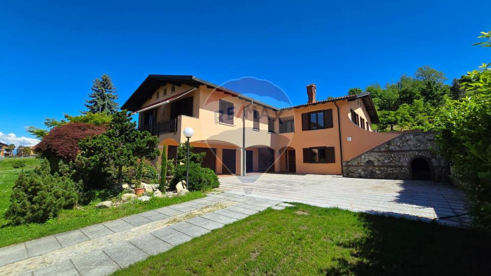 villa in vendita a Fara Novarese