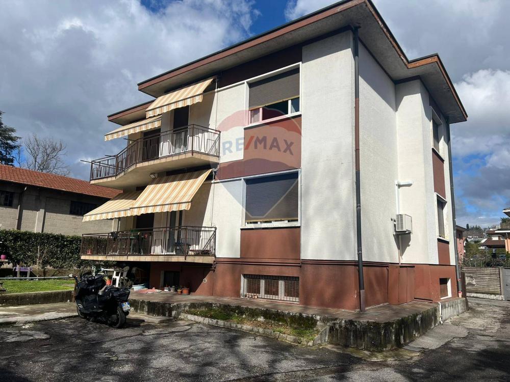 Villa plurilocale in vendita a Varese - Villa plurilocale in vendita a Varese
