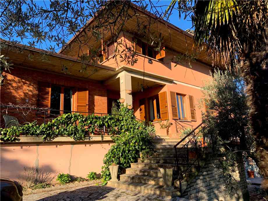 Villa indipendente plurilocale in vendita a Collazzone - Villa indipendente plurilocale in vendita a Collazzone