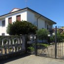 Villa plurilocale in vendita a sannazzaro-de-burgondi
