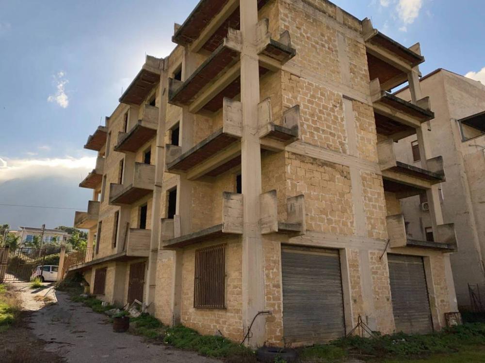 5561663c3e818e1e2c7ad3c7fce000a2 - Stabile intero in vendita a Carini