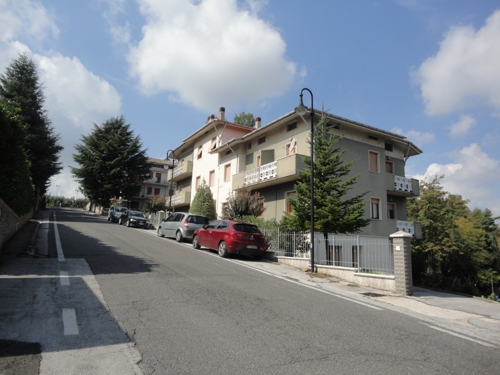 Appartamento plurilocale in vendita a Poggio San Marcello - Appartamento plurilocale in vendita a Poggio San Marcello