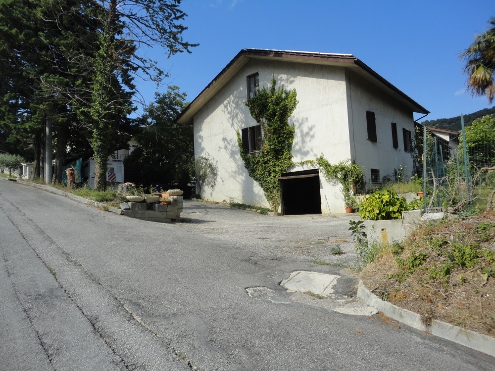 villa in vendita a Serra San Quirico