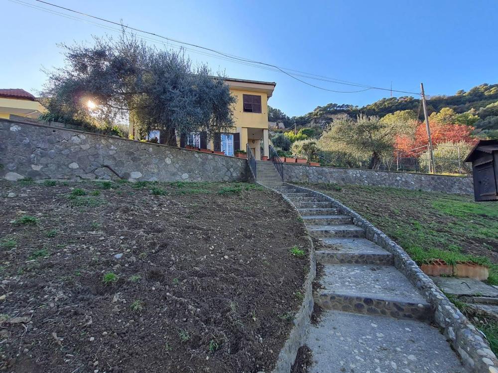 villa indipendente in vendita a Ventimiglia