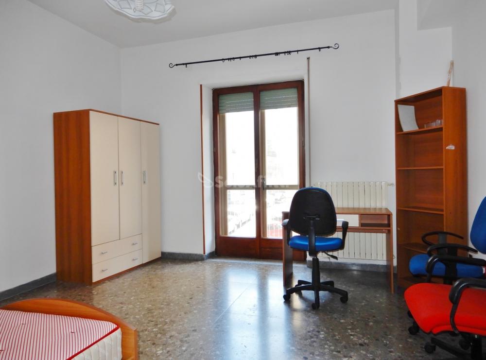Stabile intero quadrilocale in affitto a catanzaro - Stabile intero quadrilocale in affitto a catanzaro