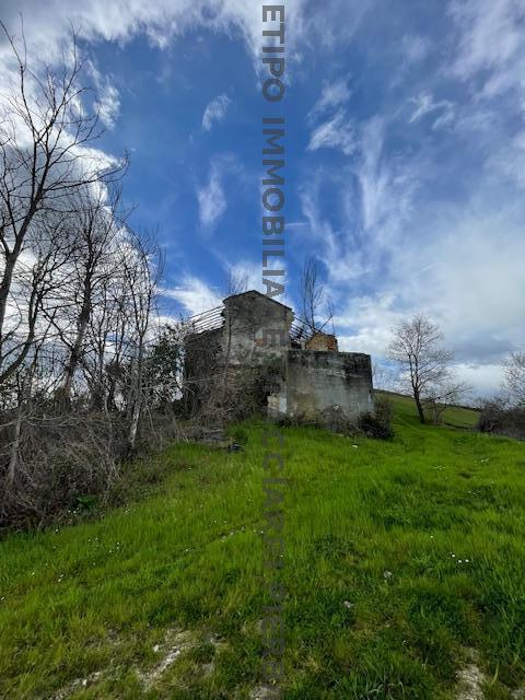 Casa plurilocale in vendita a Montefiore dell'Aso - Casa plurilocale in vendita a Montefiore dell'Aso