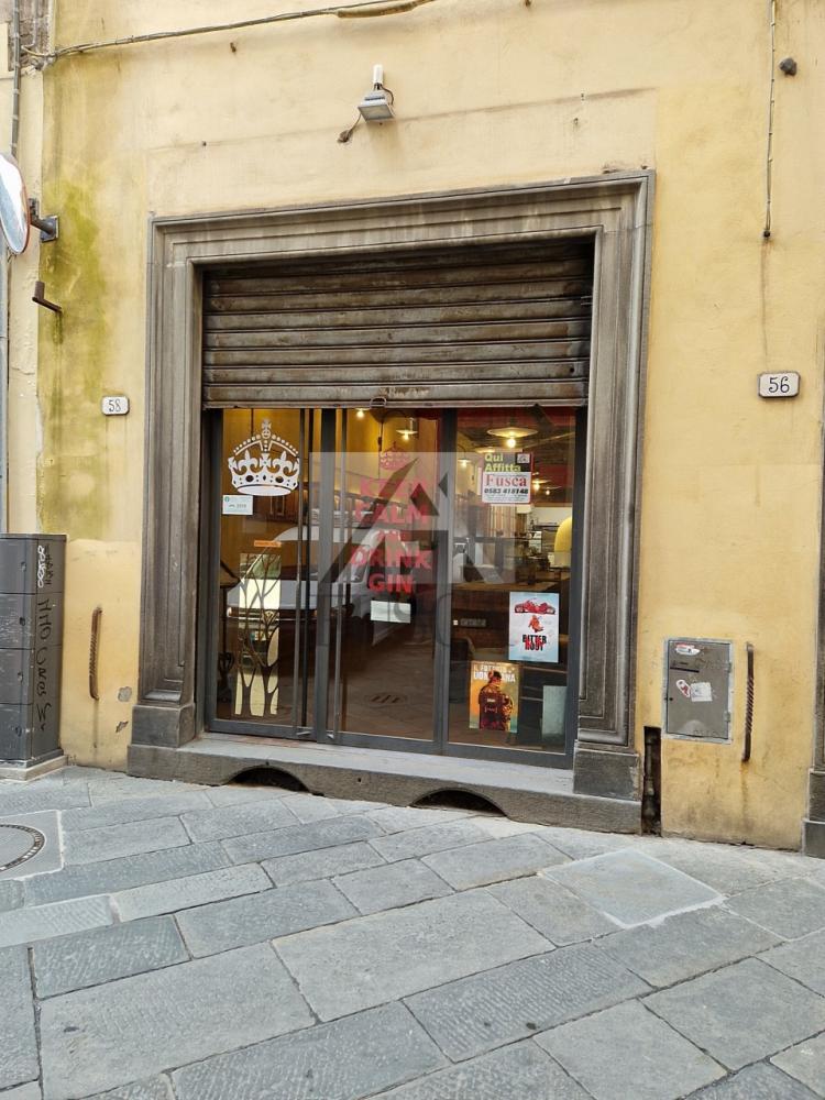 negozio in affitto a Lucca