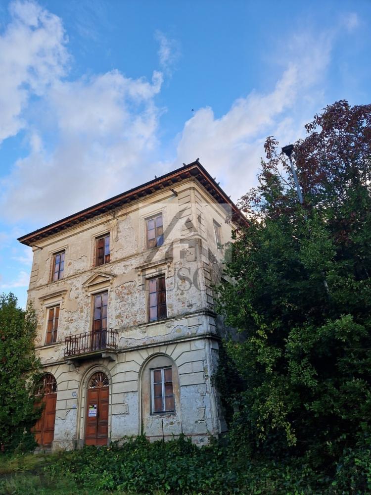 Villa indipendente plurilocale in vendita a Montuolo - Villa indipendente plurilocale in vendita a Montuolo