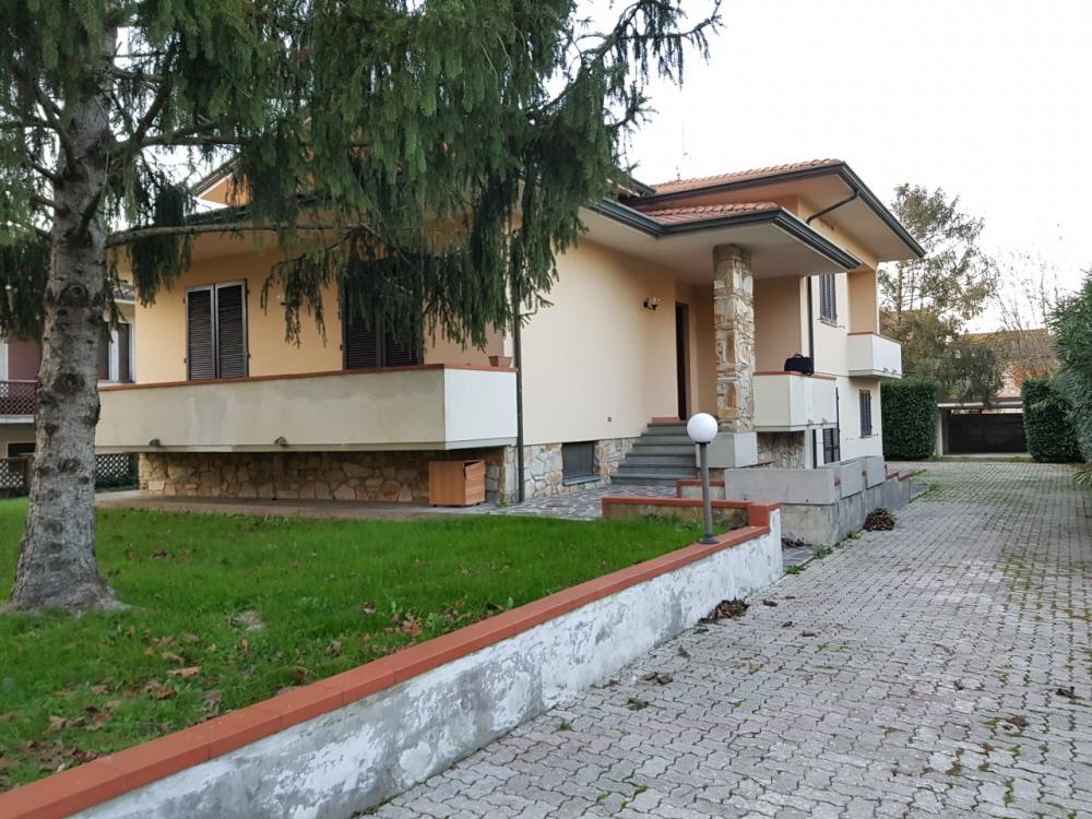 Villa indipendente plurilocale in vendita a Santa maria a colle - Villa indipendente plurilocale in vendita a Santa maria a colle