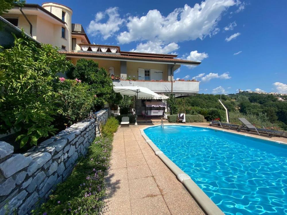 villa indipendente in vendita a Castelnuovo Magra