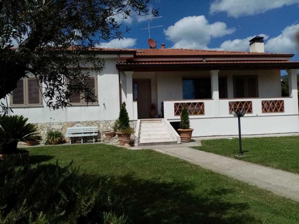 Villa indipendente plurilocale in vendita a fosdinovo - Villa indipendente plurilocale in vendita a fosdinovo