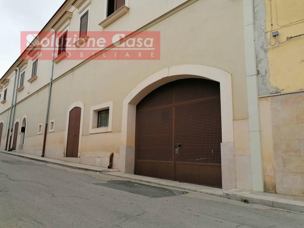 Magazzino-laboratorio monolocale in vendita a Canosa di Puglia - Magazzino-laboratorio monolocale in vendita a Canosa di Puglia