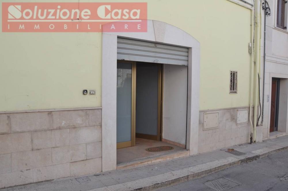 spazio commerciale in vendita a Canosa di Puglia
