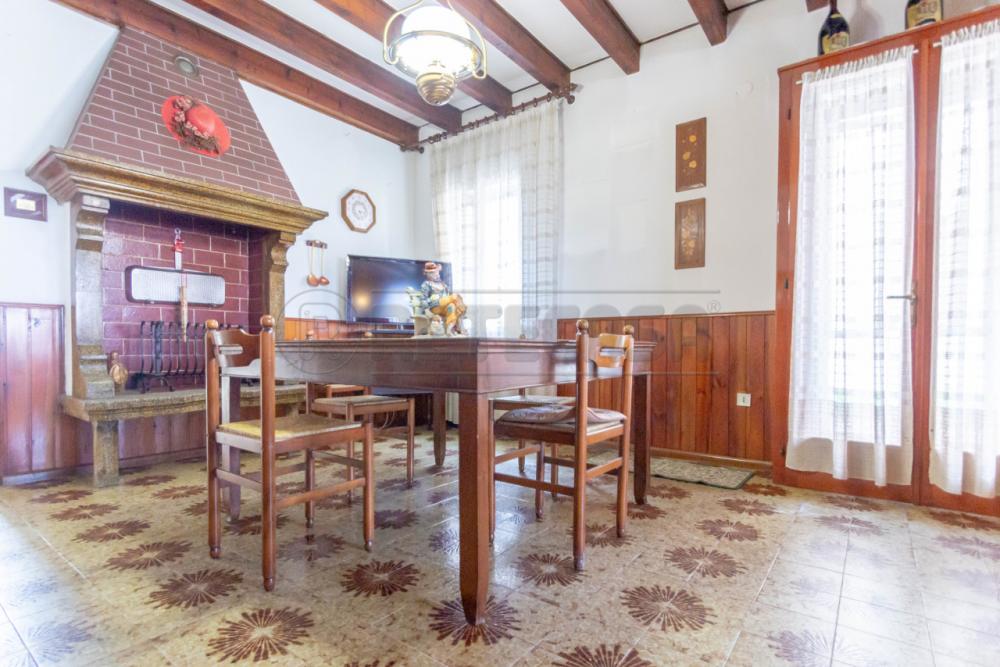 villa indipendente in vendita a Bolzano Vicentino