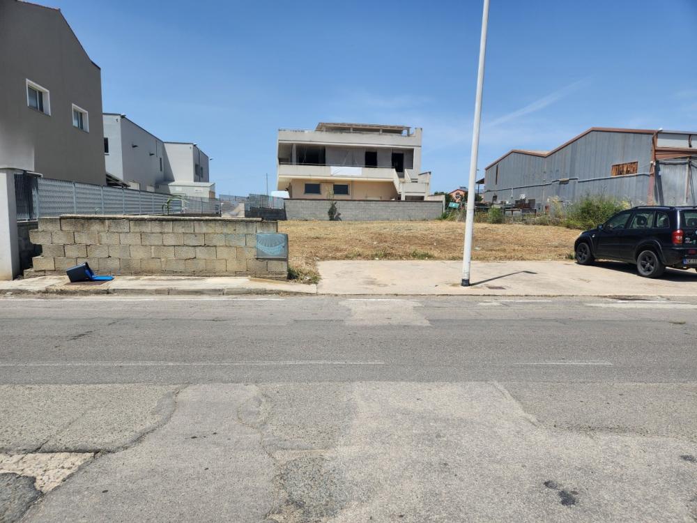 Stabile intero in vendita a - Stabile intero in vendita a