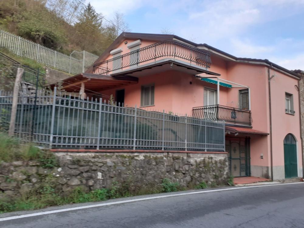 villa indipendente in vendita a Carrodano