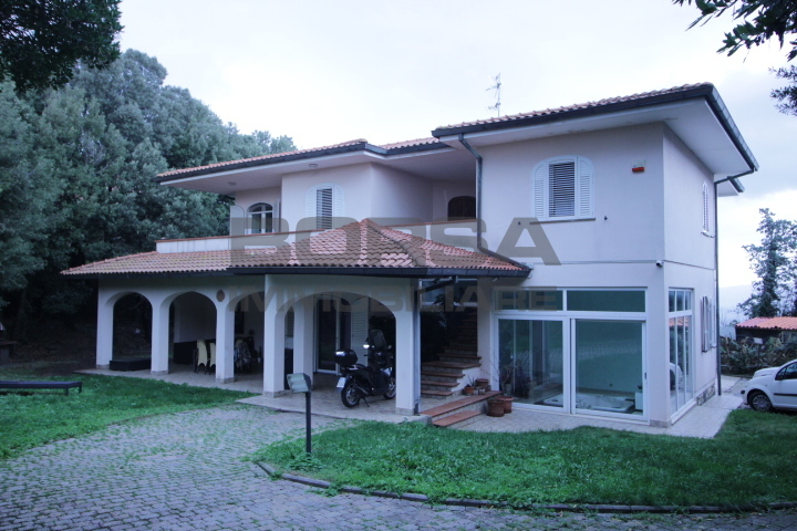 Villa indipendente plurilocale in vendita a Nibbiaia - Villa indipendente plurilocale in vendita a Nibbiaia