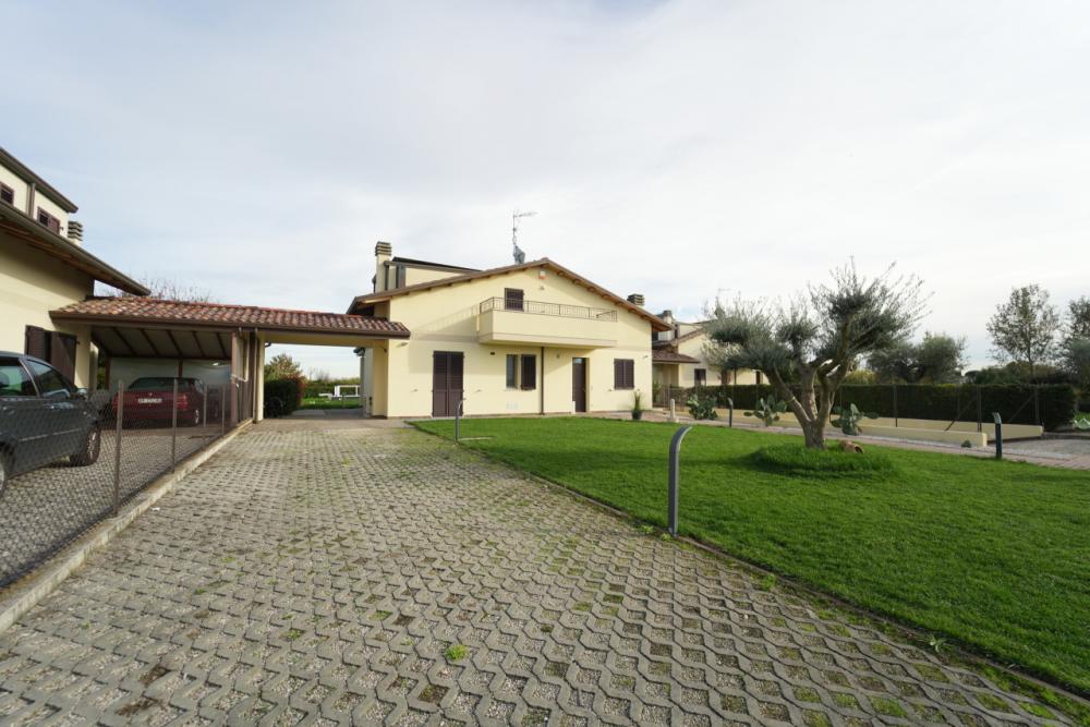 villa indipendente in vendita a Rimini